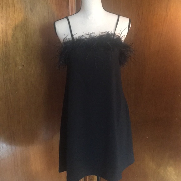 Black feather dress - Picture 2 of 3
